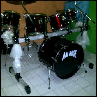 jual drum merk AXL ROSE (5pcs 7pcs rak sistem dan junior) harga terjangkau, masuk gan