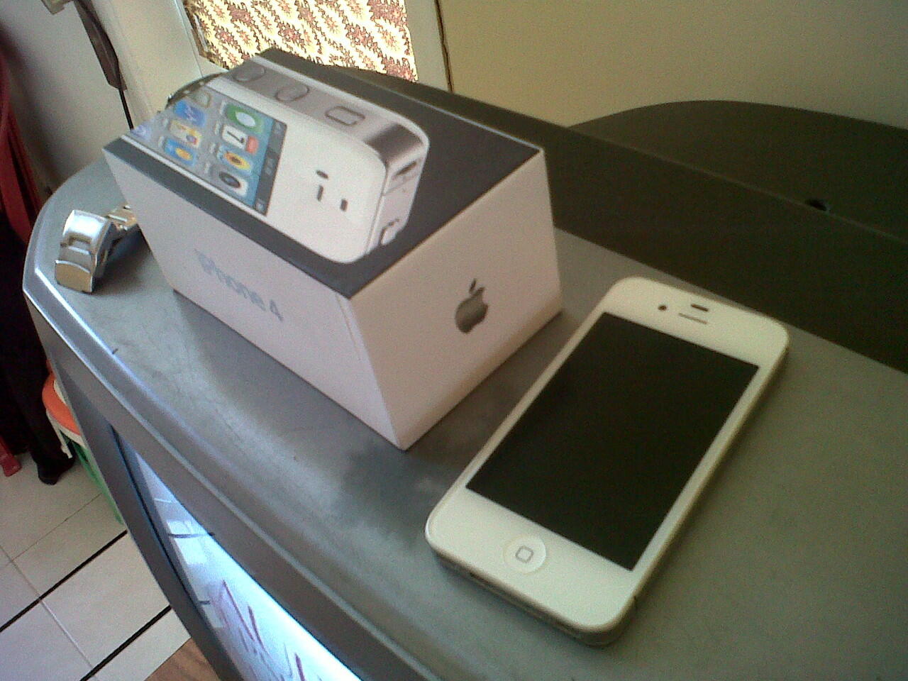 dijual iphone 4 32GB CDMA white surabaya