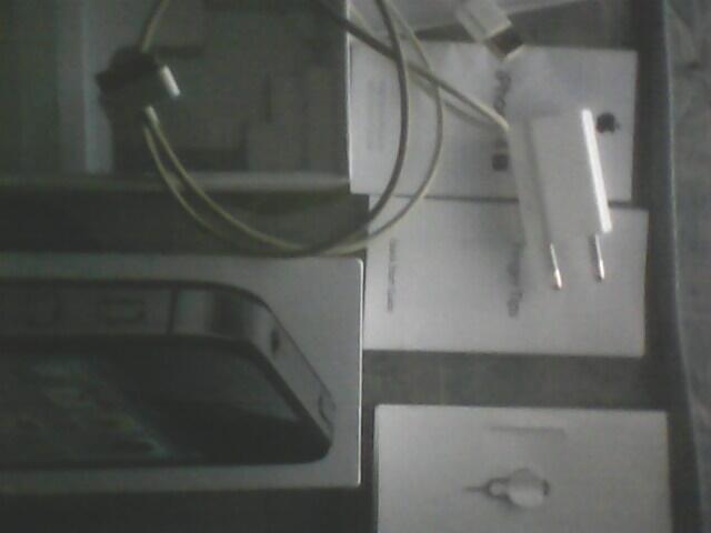 dus iphone 4s black 64gb,charger,kabel data,sim ejector