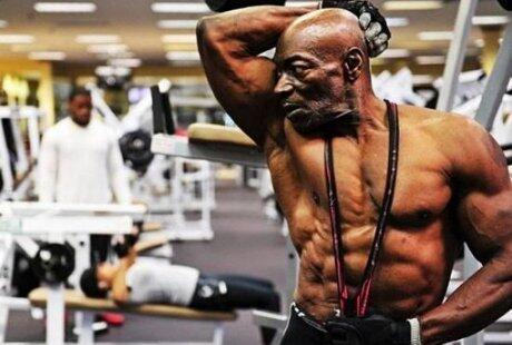 5 Kakek Berbadan Kekar, Usia Boleh Tua Tapi Otot Khas Binaraga