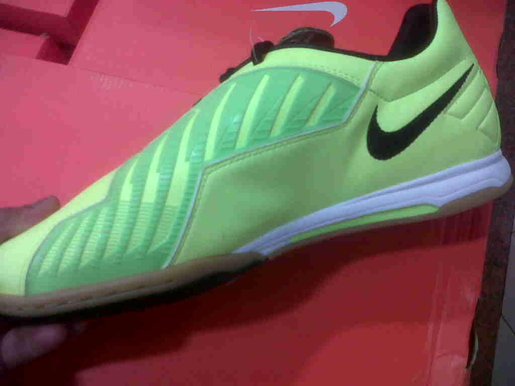 SEPATU FUTSAL NIKE TIEMPO NATURAL IV, TOTAL 90 MANGGO, SURABAYA