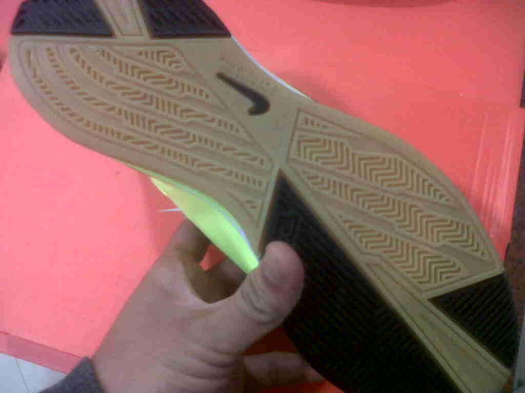 SEPATU FUTSAL NIKE TIEMPO NATURAL IV, TOTAL 90 MANGGO, SURABAYA