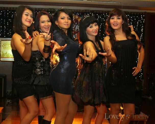 Girl Band Indonesia yang Cuma Modal Paha ama Dada Second/2nd (BB++)