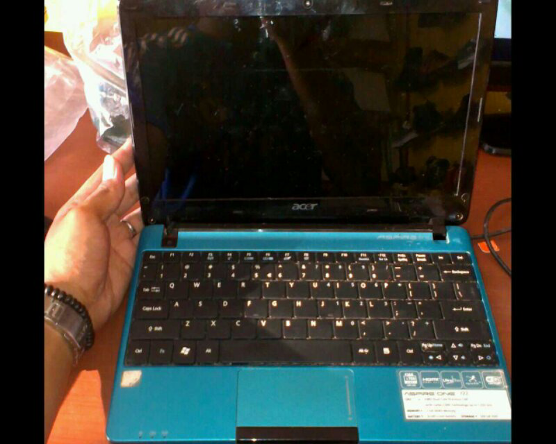 netbook acer aspire one 722/amd c60/2gb/320gb/ murah ada minus