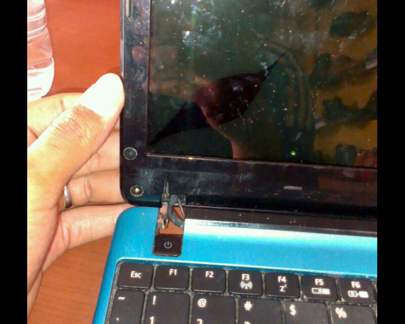 netbook acer aspire one 722/amd c60/2gb/320gb/ murah ada minus