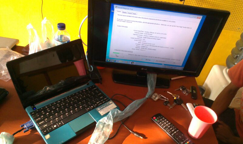 netbook acer aspire one 722/amd c60/2gb/320gb/ murah ada minus