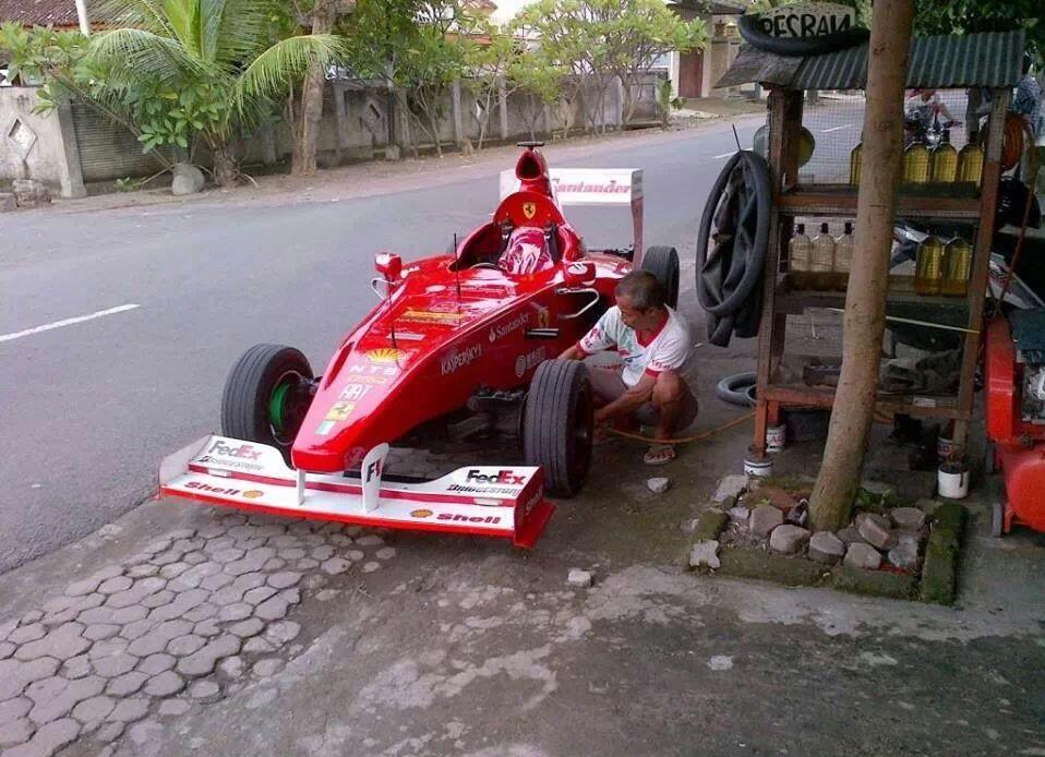 Ada F1 Misterius berkeliaran di Jalanan Indonesia Gan!