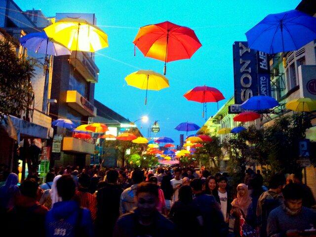 5 Jalan Paling Unik dan Menakjubkan, cek tekape gan!!!