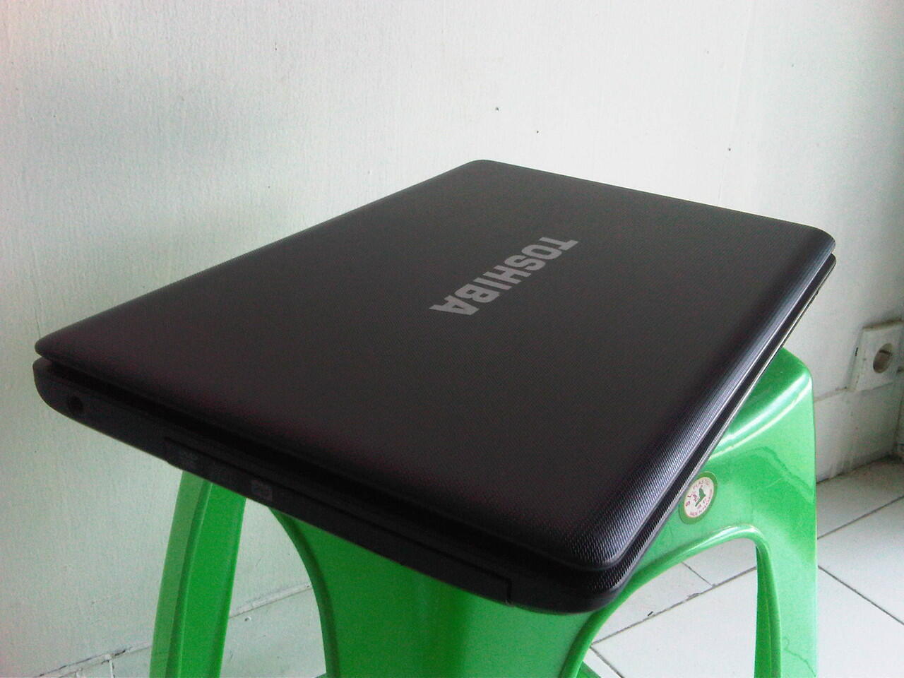 Laptop Toshiba C640 Core i3 DDR3 1 GB HDD 320 GB
