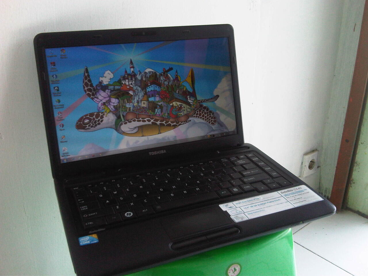 Laptop Toshiba C640 Core i3 DDR3 1 GB HDD 320 GB