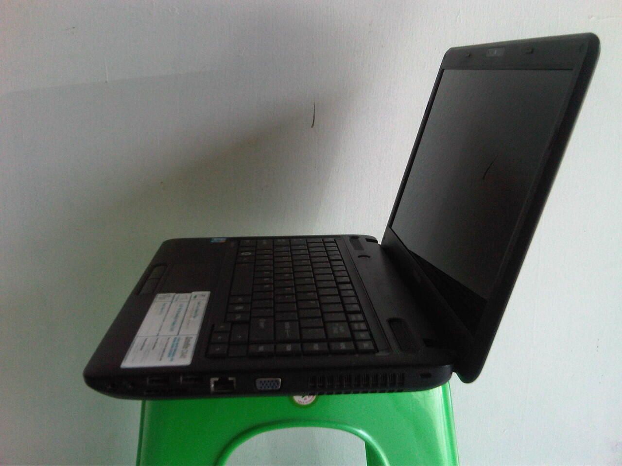 Laptop Toshiba C640 Core i3 DDR3 1 GB HDD 320 GB
