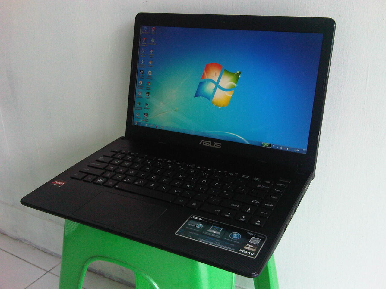 Laptop Asus AMD VGA 1 GB DDR3 2 GB HDD 320 GB