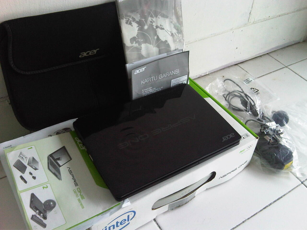 Acer One N2600 4 CPU DDR3 2 GB HDD 320 GB Fullset Garansi