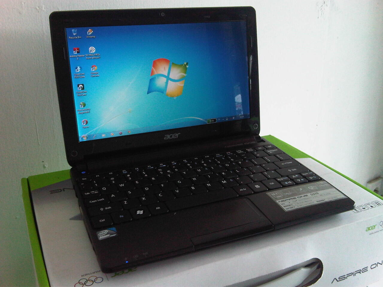 Acer One N2600 4 CPU DDR3 2 GB HDD 320 GB Fullset Garansi