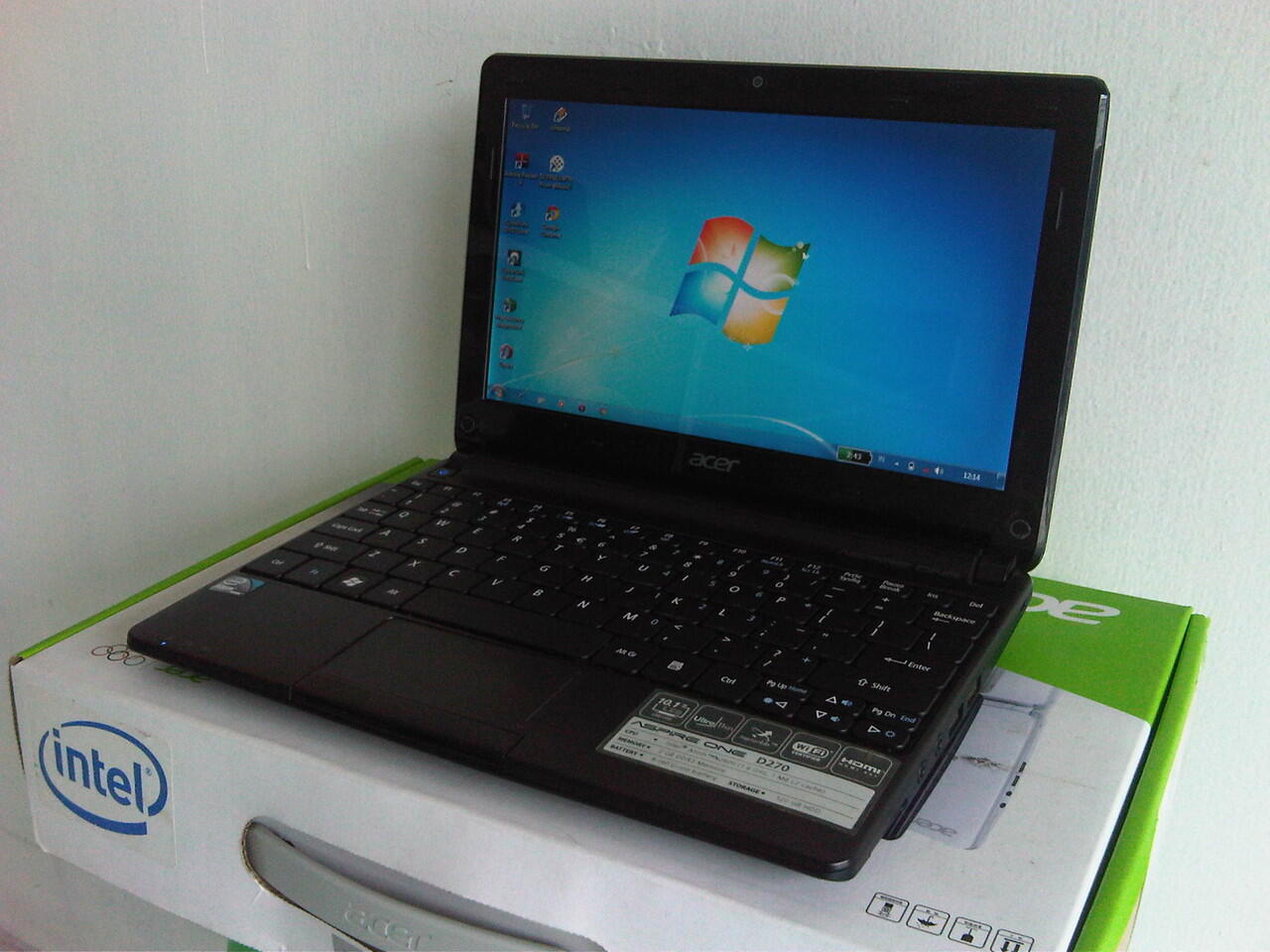 Acer One N2600 4 CPU DDR3 2 GB HDD 320 GB Fullset Garansi