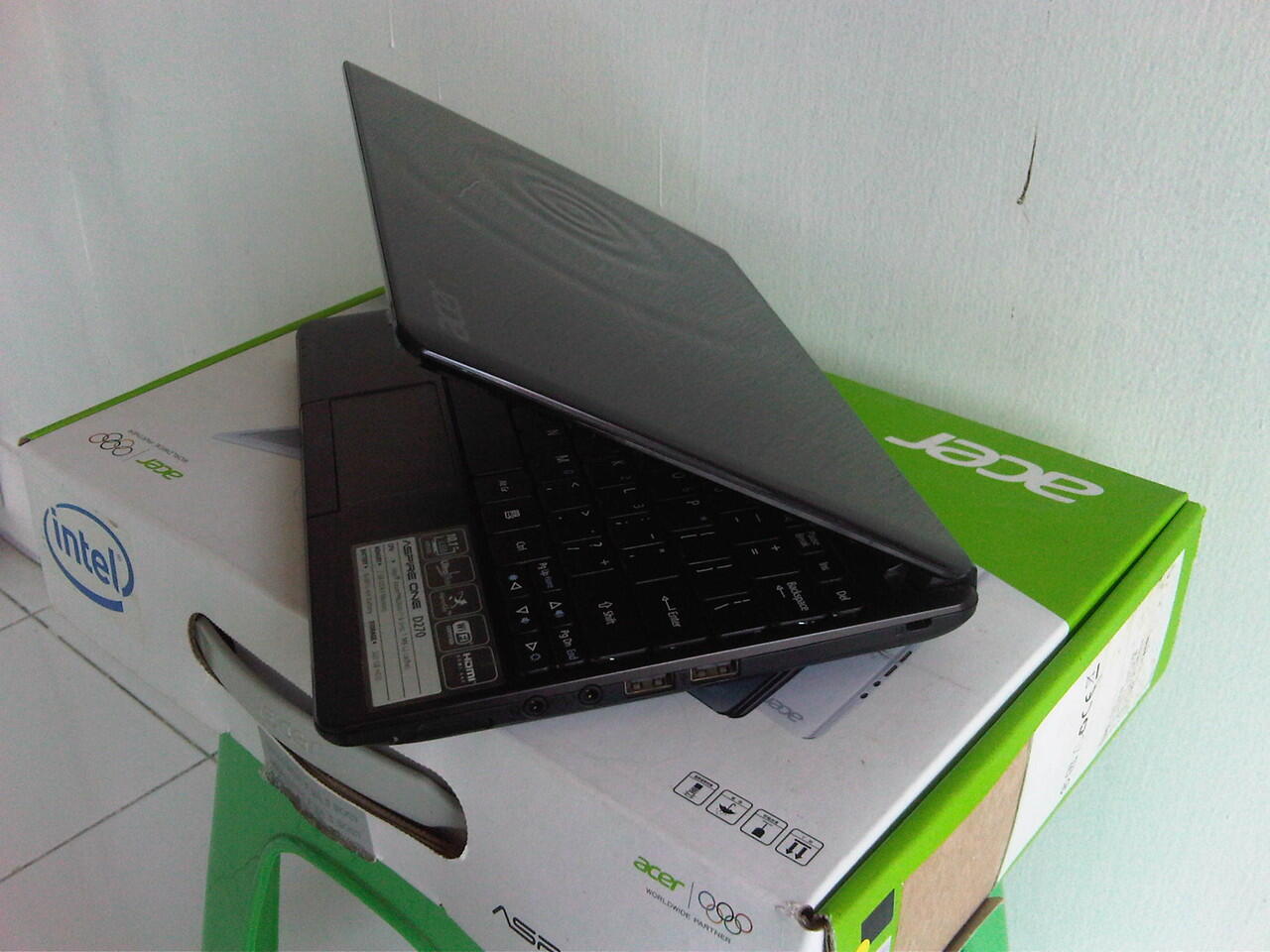 Acer One N2600 4 CPU DDR3 2 GB HDD 320 GB Fullset Garansi