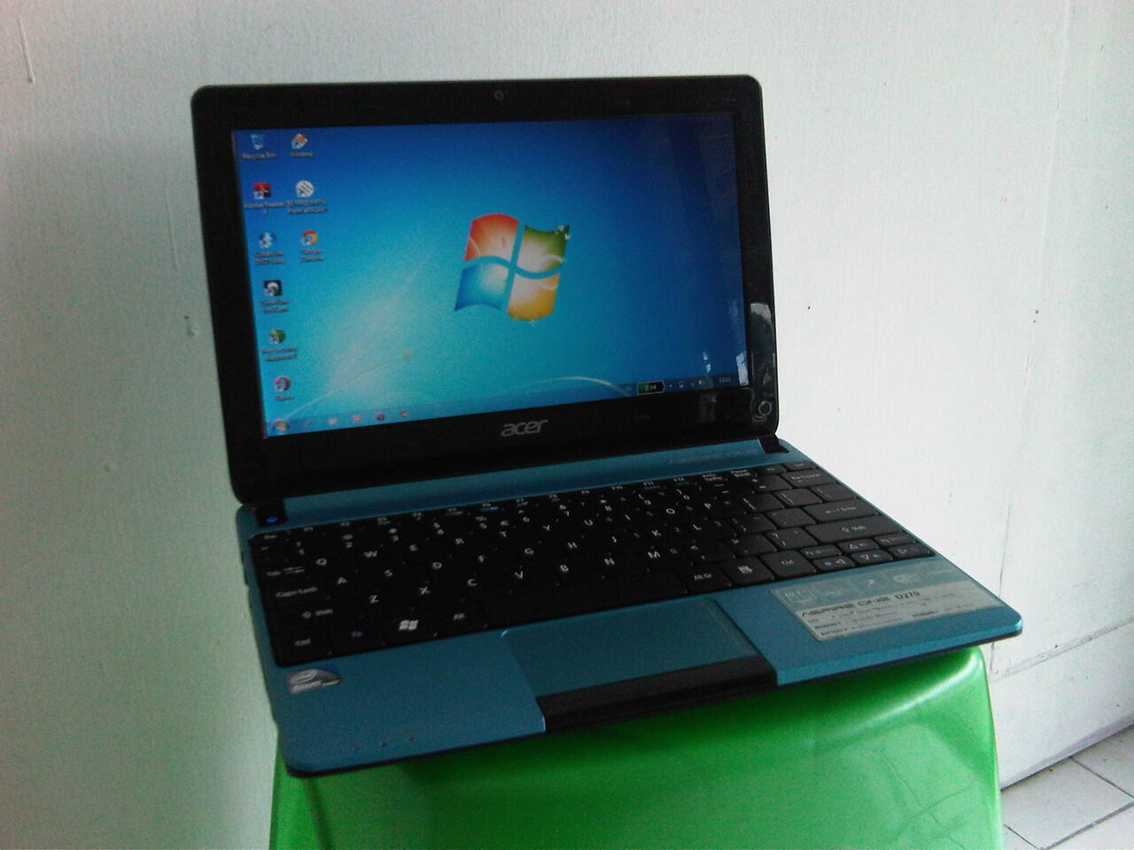Acer One Netbook N2600 4 CPUs DDR3 2 GB HDD 320 GB