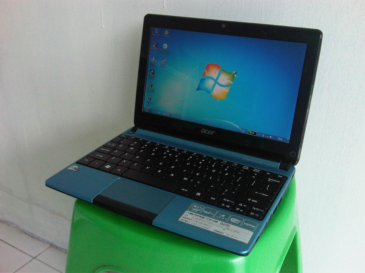 Acer One Netbook N2600 4 CPUs DDR3 2 GB HDD 320 GB