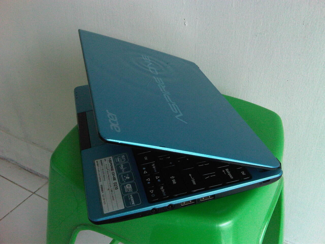 Acer One Netbook N2600 4 CPUs DDR3 2 GB HDD 320 GB