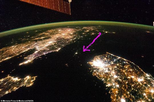 Foto satelit menunjukkan gelapnya Korut di malam hari