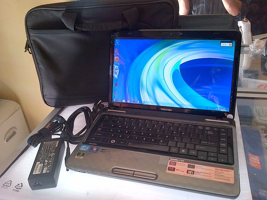 Laptop TOSHIBA L745 Core i3 / 640GB / NVIDIA 1GB Dedicated WINDOWS ORI