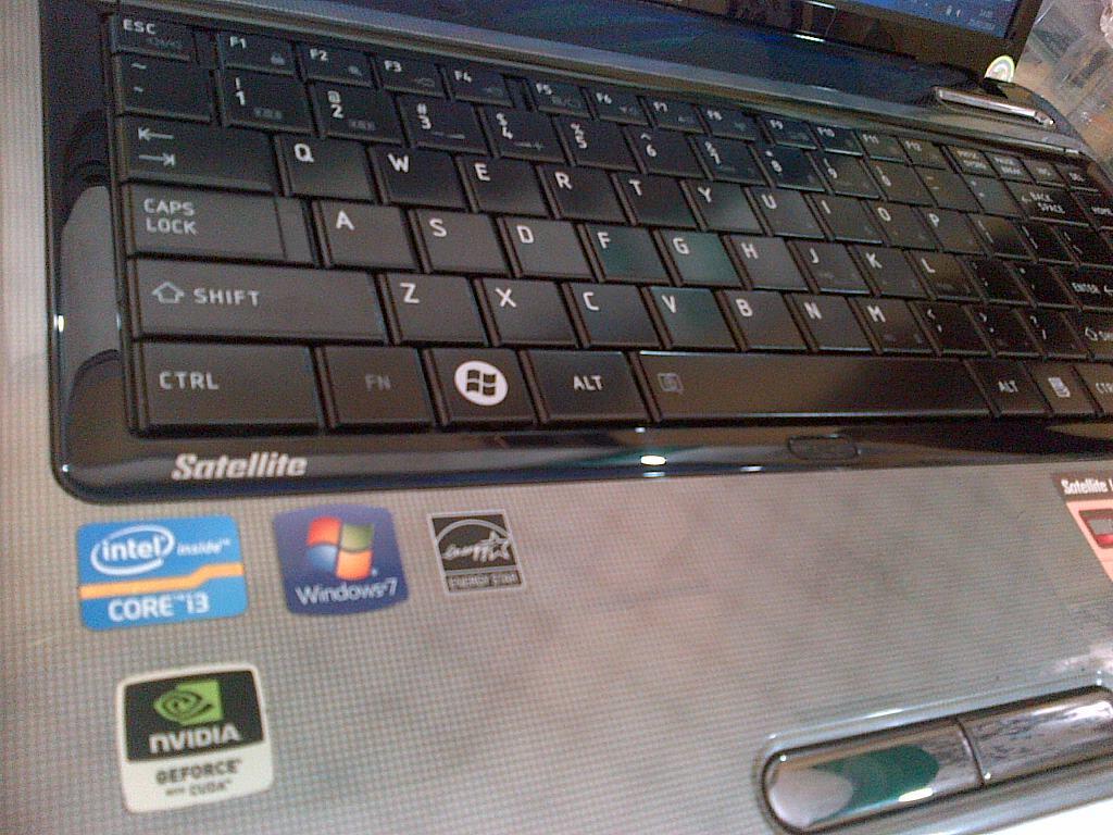 Laptop TOSHIBA L745 Core i3 / 640GB / NVIDIA 1GB Dedicated WINDOWS ORI