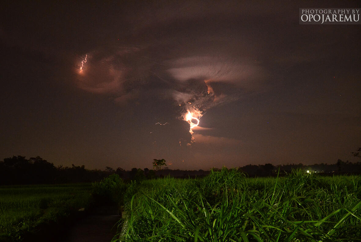 &#91;PIC&#93; Penampakan Erupsi Gunung Kelud