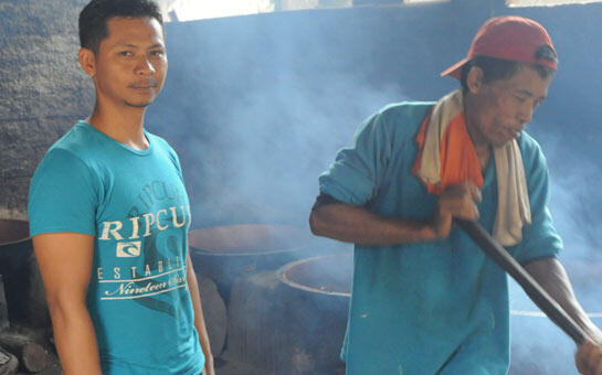 MENGINTIP PENGRAJIN DODOL KETAN ASLI BOJONGGEDE