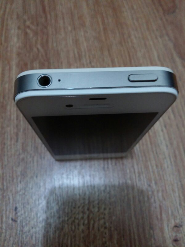 WTS Iphone 4 CDMA 8GB 2nd White MAKNYUS BANYAK BONUS..