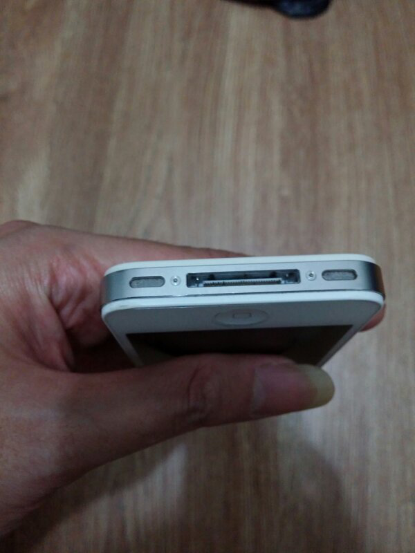 WTS Iphone 4 CDMA 8GB 2nd White MAKNYUS BANYAK BONUS..