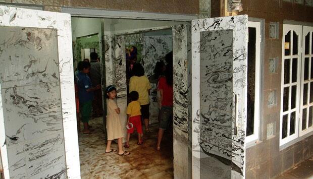 foto: unik! usai banjir, Rumah di jakarta ini dihiasi lukisan Abstrak