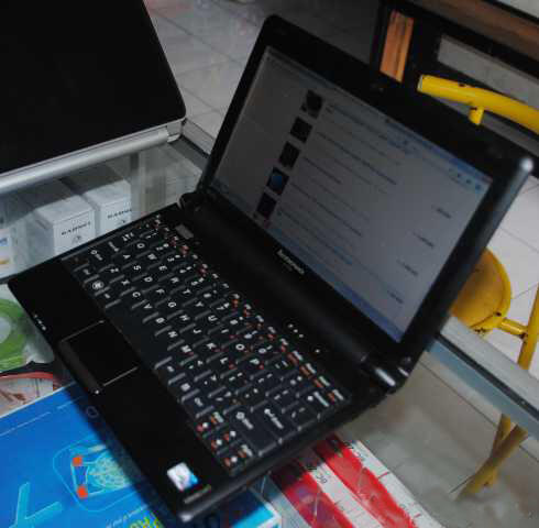 Netbook Lenovo S100c Intel N570