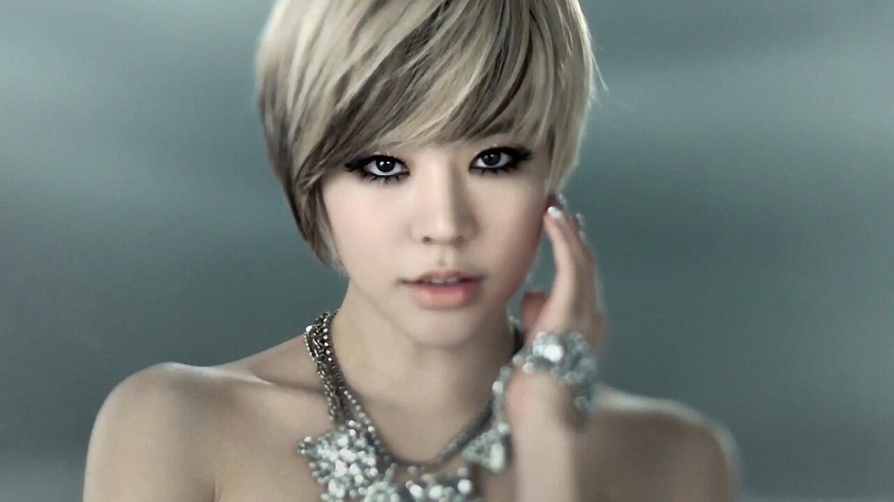 SNSD SAPU BERSIH CHART MUSIK DI SELURUH DUNIA DENGAN “MR. MR.”