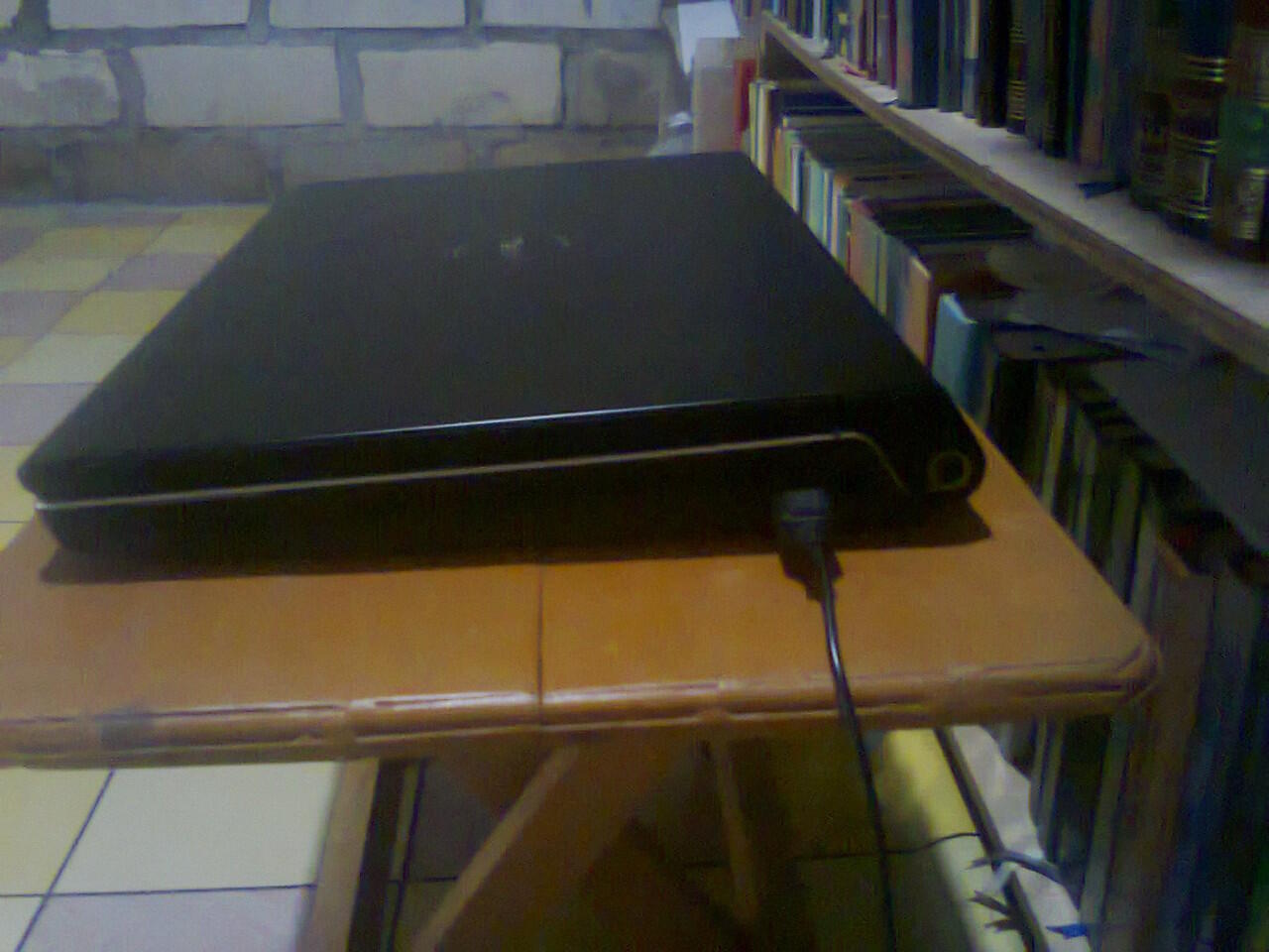 Dell Studio limited edition, Ram 4, Vga 1,7 GB, 15,6 Inch win 7 ori, Istimewa