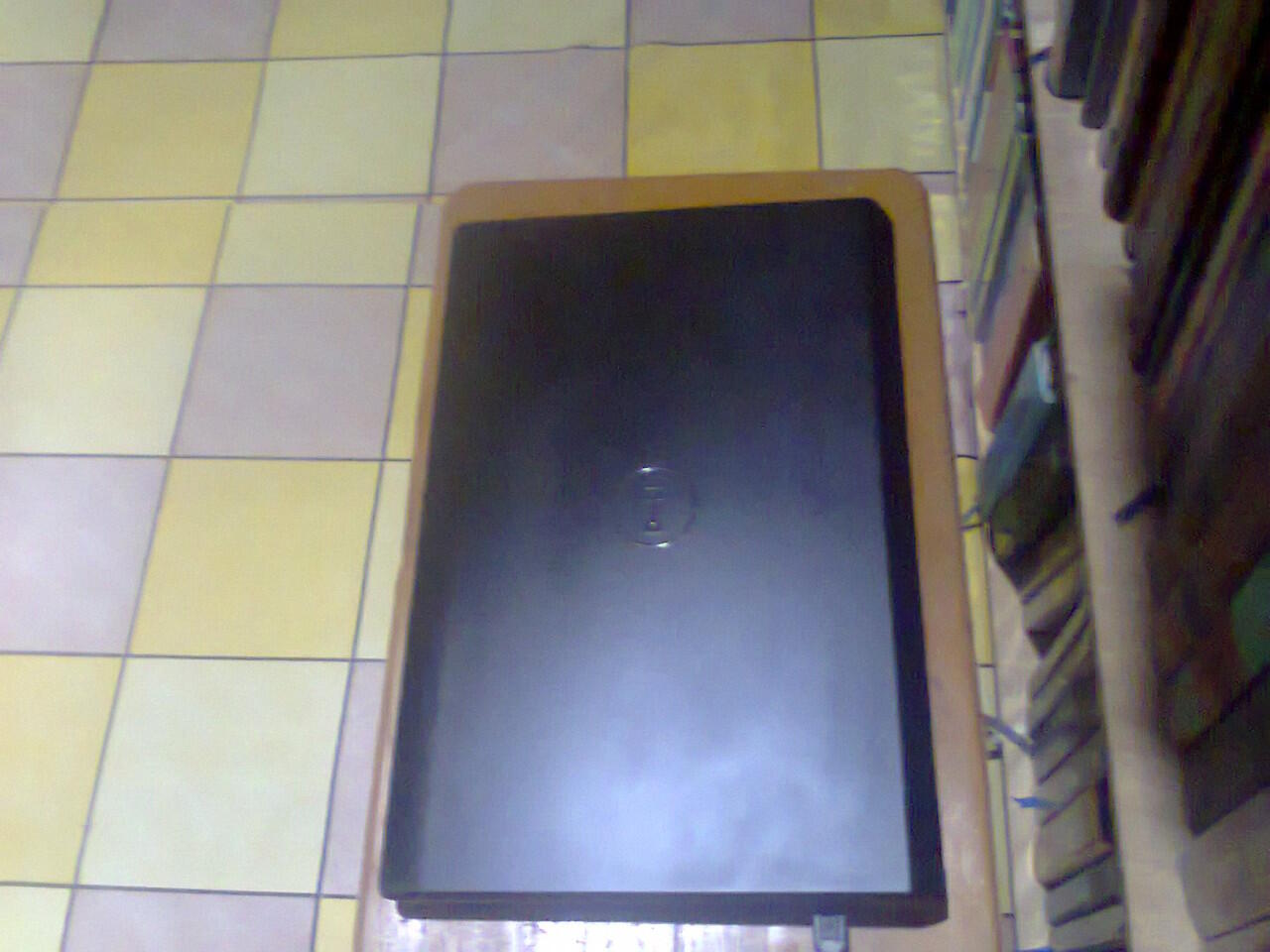 Dell Studio limited edition, Ram 4, Vga 1,7 GB, 15,6 Inch win 7 ori, Istimewa