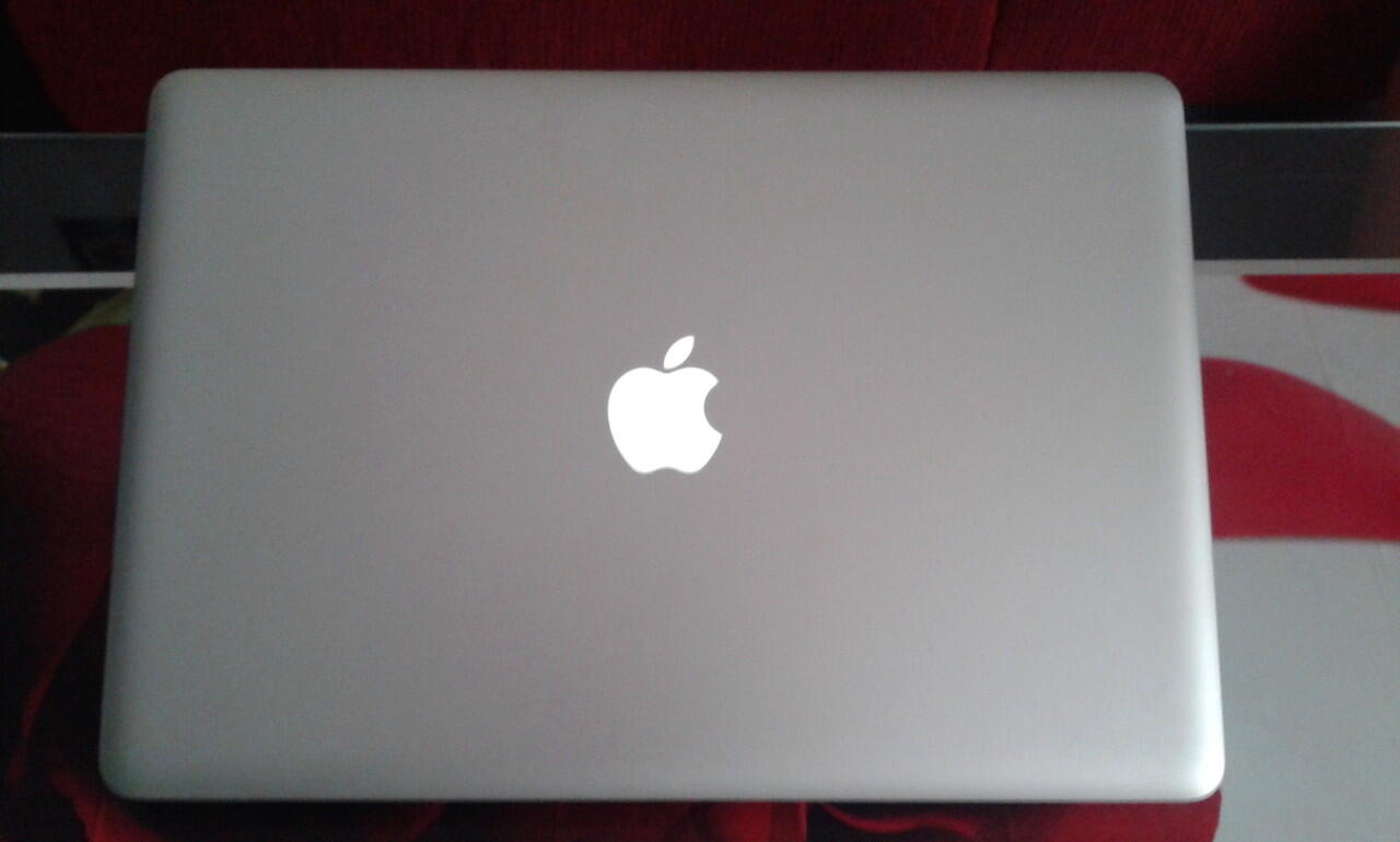 apple mac book pro i7