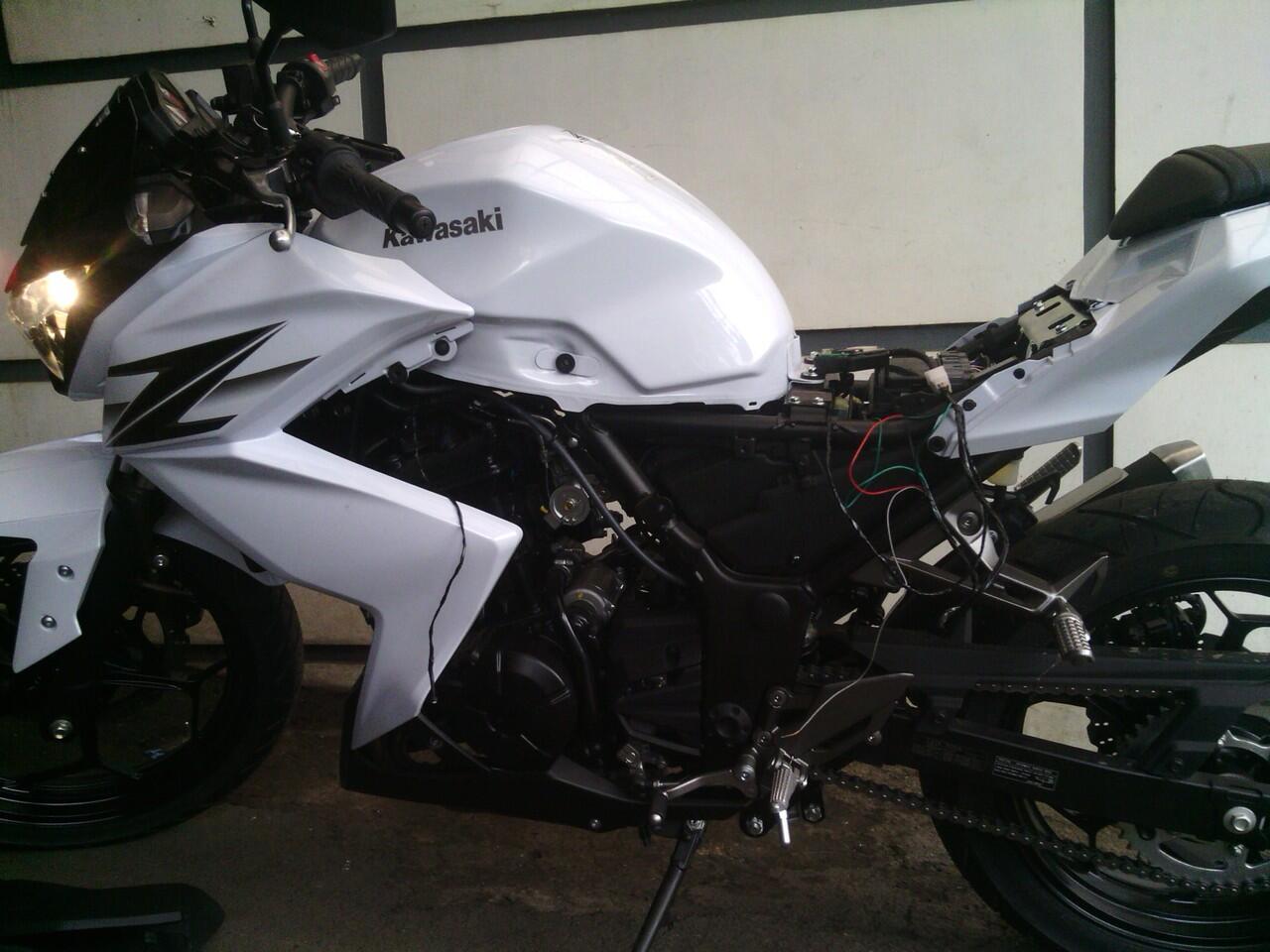 Cari Gps Tracker Canggih Untuk Pengaman Motor NINJA Putih 250cc