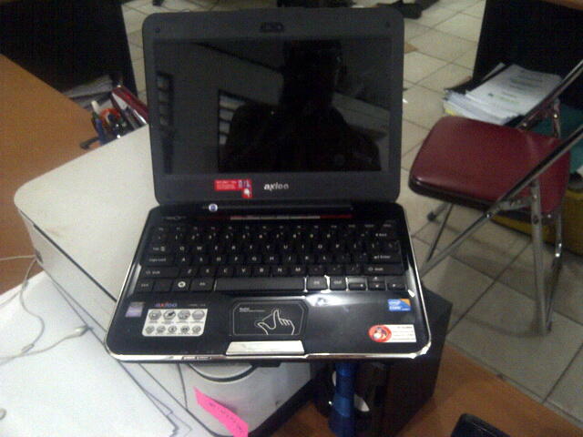 >> WTS atau Jual Axioo Neon CLW 3522 Fullset Mulus <<