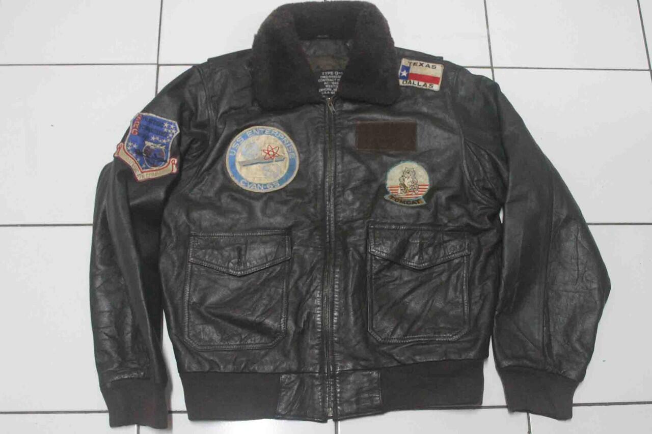 terjual leather jacket jaket kulit pilot bomber avirex terjual leather jacket jaket kulit pilot bomber avirex
