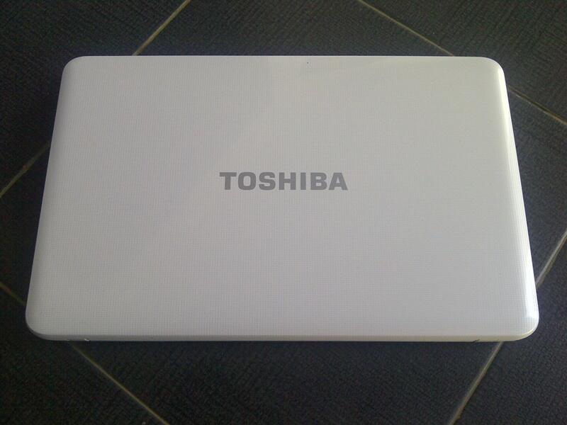 TOSHIBA SATELLITE C850-B705,like new pati kudus semarang