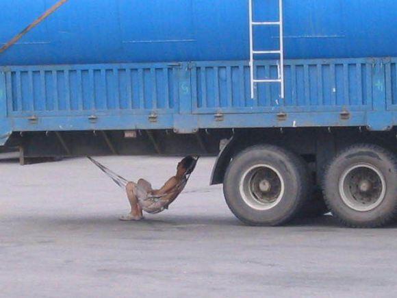 Foto Foto Orang Tidur Siang Yang Aneh dan Lucu