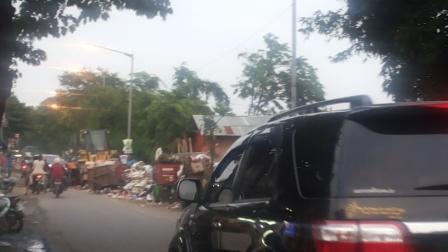 kebijakan Lurah Kapuk yang tidak pro warga "taman kota disulap jadi Tempat sampah"