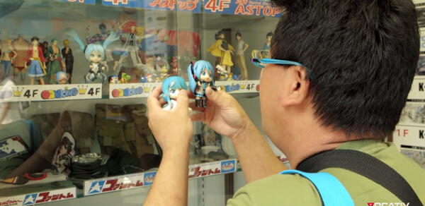 Perilaku Unik Pria Jepang Lebih Senang ‘Menjalin Kasih’ dengan Mainan