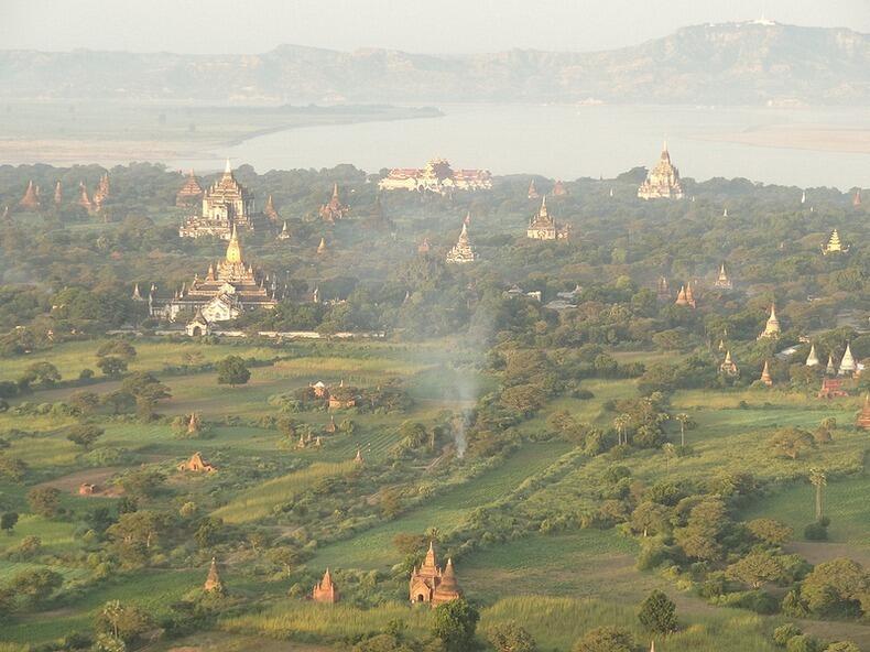 Menikmati Keindahan Ribuan Candi di Kota Kuno Bagan Myanmar