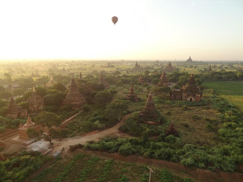 Menikmati Keindahan Ribuan Candi di Kota Kuno Bagan Myanmar