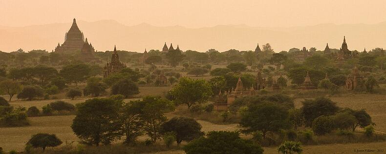 Menikmati Keindahan Ribuan Candi di Kota Kuno Bagan Myanmar