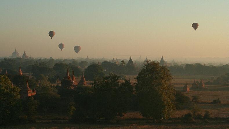 Menikmati Keindahan Ribuan Candi di Kota Kuno Bagan Myanmar