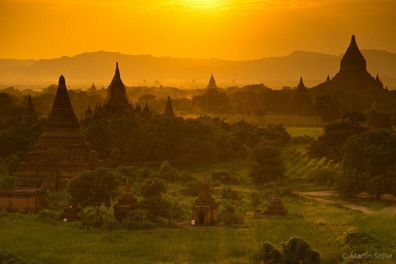 Menikmati Keindahan Ribuan Candi di Kota Kuno Bagan Myanmar