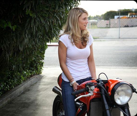 &quot; MOTORCYCLE GIRL &quot;, Yang ini bukan cabe cabe;an .