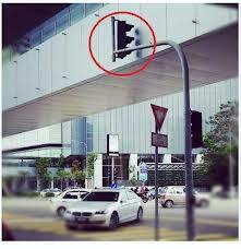 gimana mau lihat lampu alu lintas nya?? aneh&quot; saja (?*?_?*?)